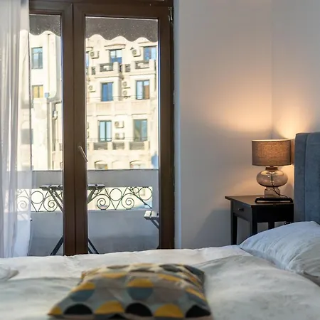 Prime Location - Breathtaking Architectural Views 公寓