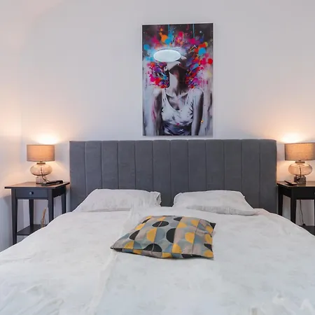 Prime Location - Breathtaking Architectural Views * 布加勒斯特