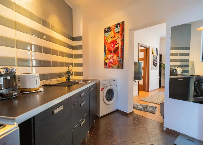 Prime Location - Breathtaking Architectural Views Apartament *