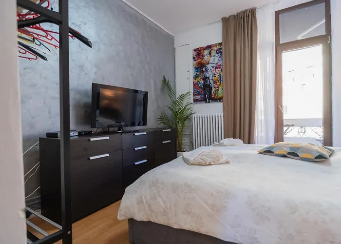 Prime Location - Breathtaking Architectural Views Apartament