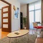 Apartment Prime Location - Breathtaking Architectural Views Bucharest