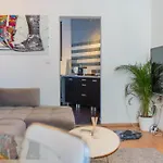 Prime Location - Breathtaking Architectural Views Apartment *