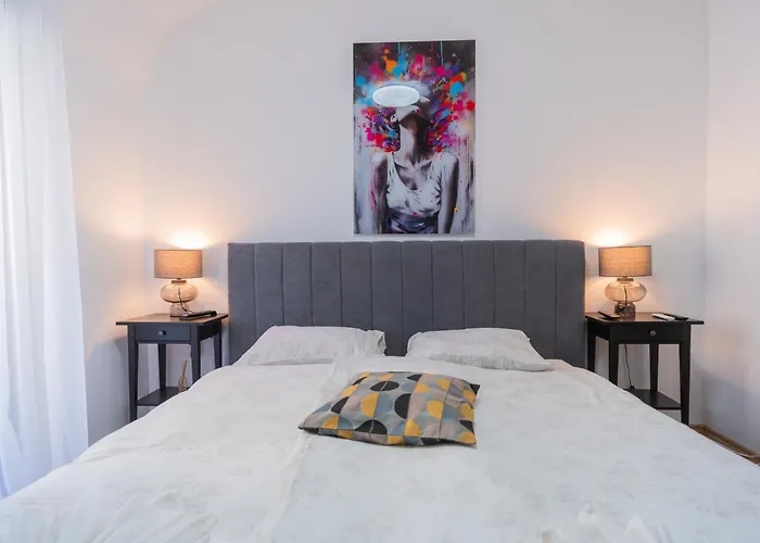 Prime Location - Breathtaking Architectural Views * 布加勒斯特